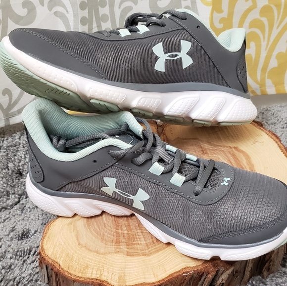 Under Armour Shoes - 💞Women's Under Armour T-Shoes💞